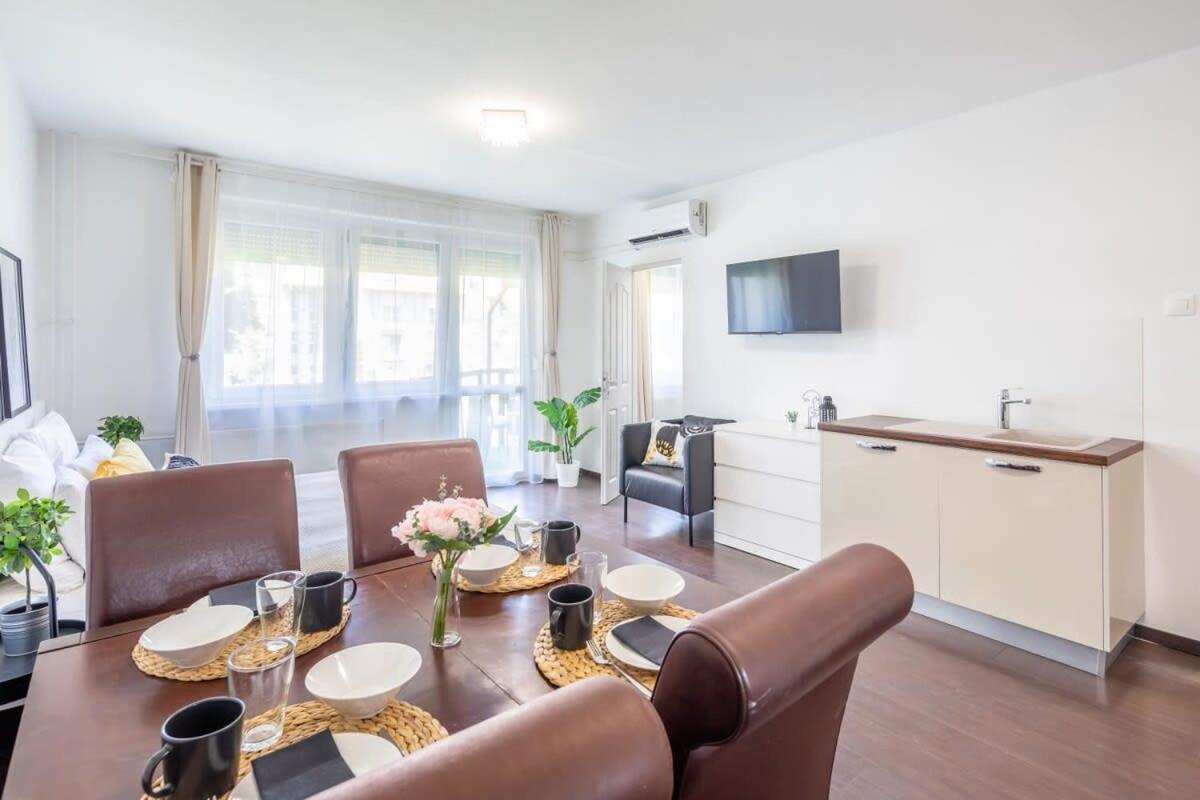 Appartement Sunny Balcony - Cute And Cozy à Budapest Extérieur photo