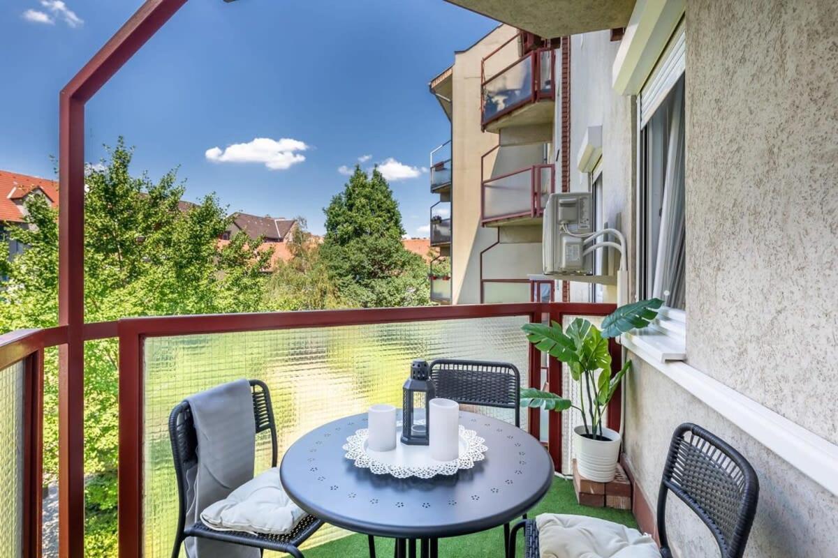 Appartement Sunny Balcony - Cute And Cozy à Budapest Extérieur photo
